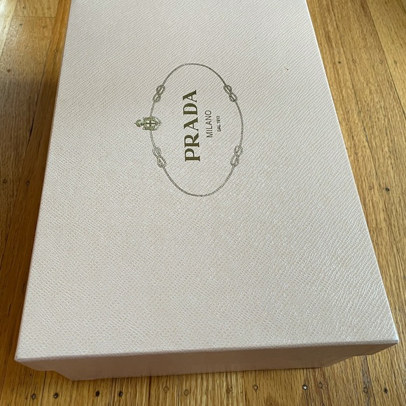 Beautiful Classic Prada Black Patent Leather Heels 4.5 in - Picture 10 of 10